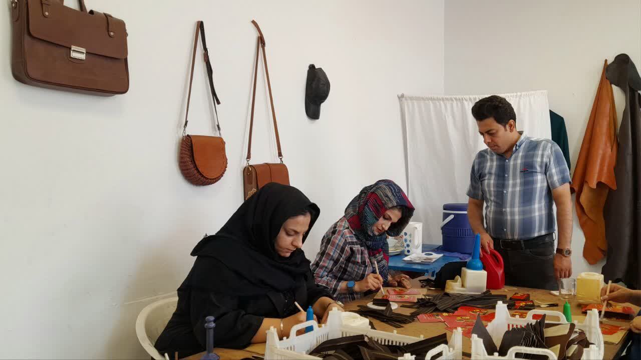 هنر چرم‌دوزی کردستان در مسیر توسعه