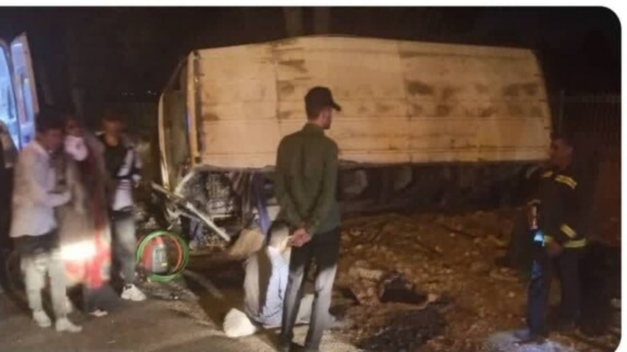 واژگونی یک دستگاه مینی‌بوس در شیراز ۱۸ کشته و زخمی برجای گذاشت