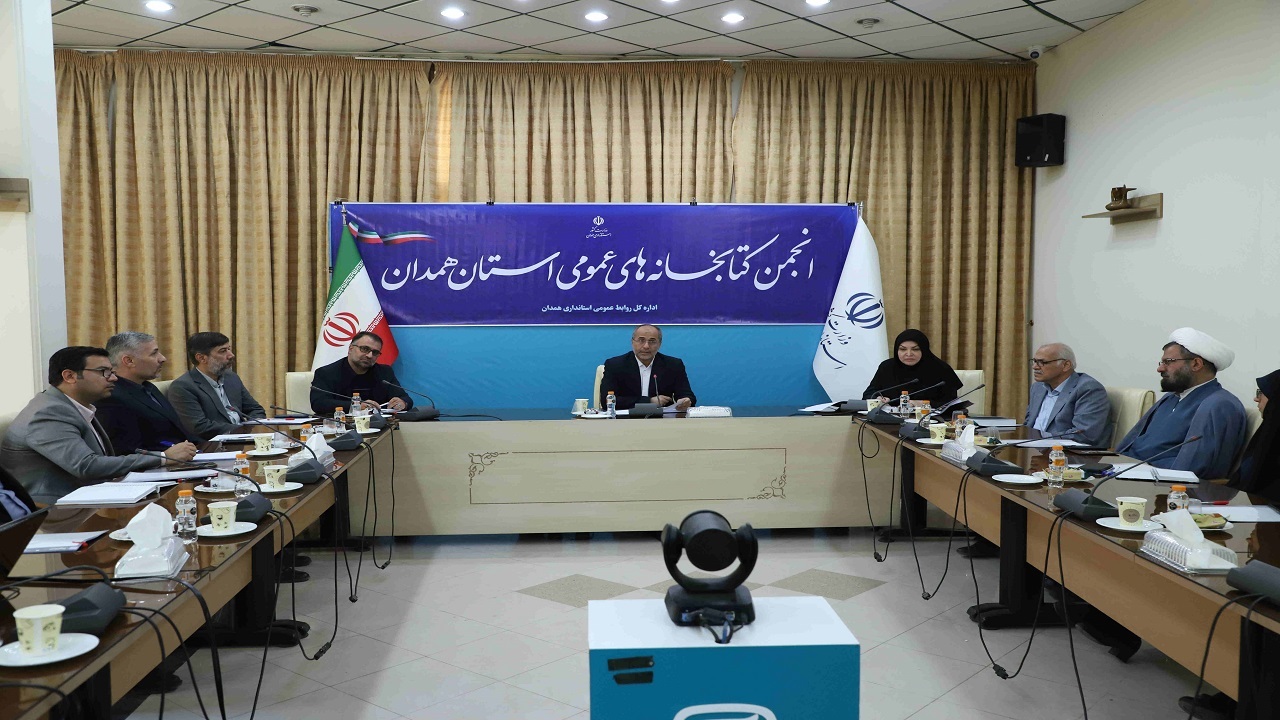 هفته کتاب باشکوه تمام برگزار شود