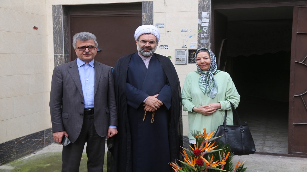 بانویی نیکوکار ملک خود را وقف راه اندازی یک درمانگاه در رشت کرد