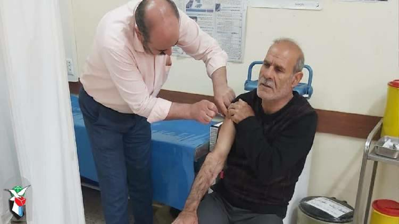 واکسن آنفولانزا به ۳۷۵ نفر از ایثارگران تاکستان تزریق می‌شود