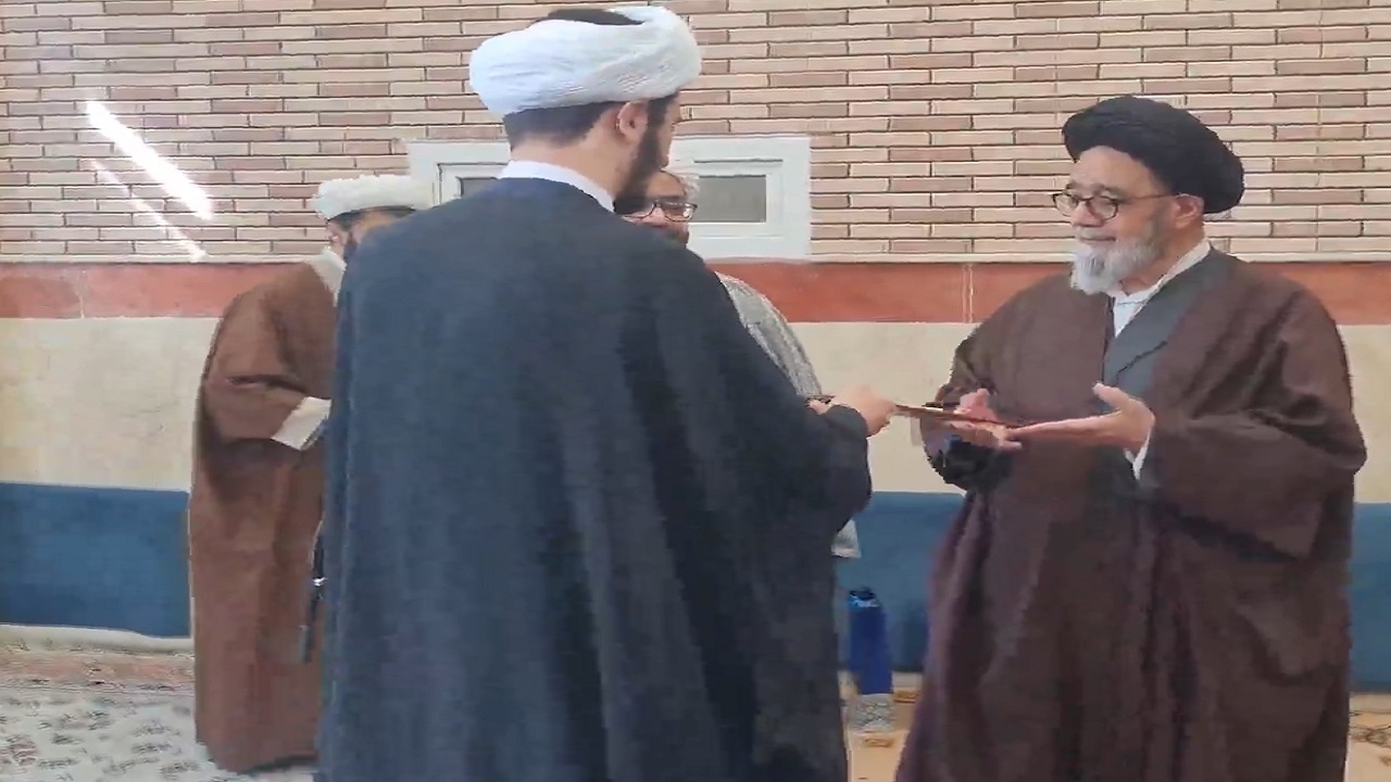 تجلیل از نفرات برتر مدرسه علمیه امیرالمومنین در تبریز