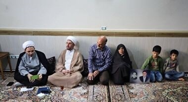 دیدار جانشین مسئول نمایندگی ولی فقیه در سازمان بسیج با اولین شهید منطقه دیزج همدان