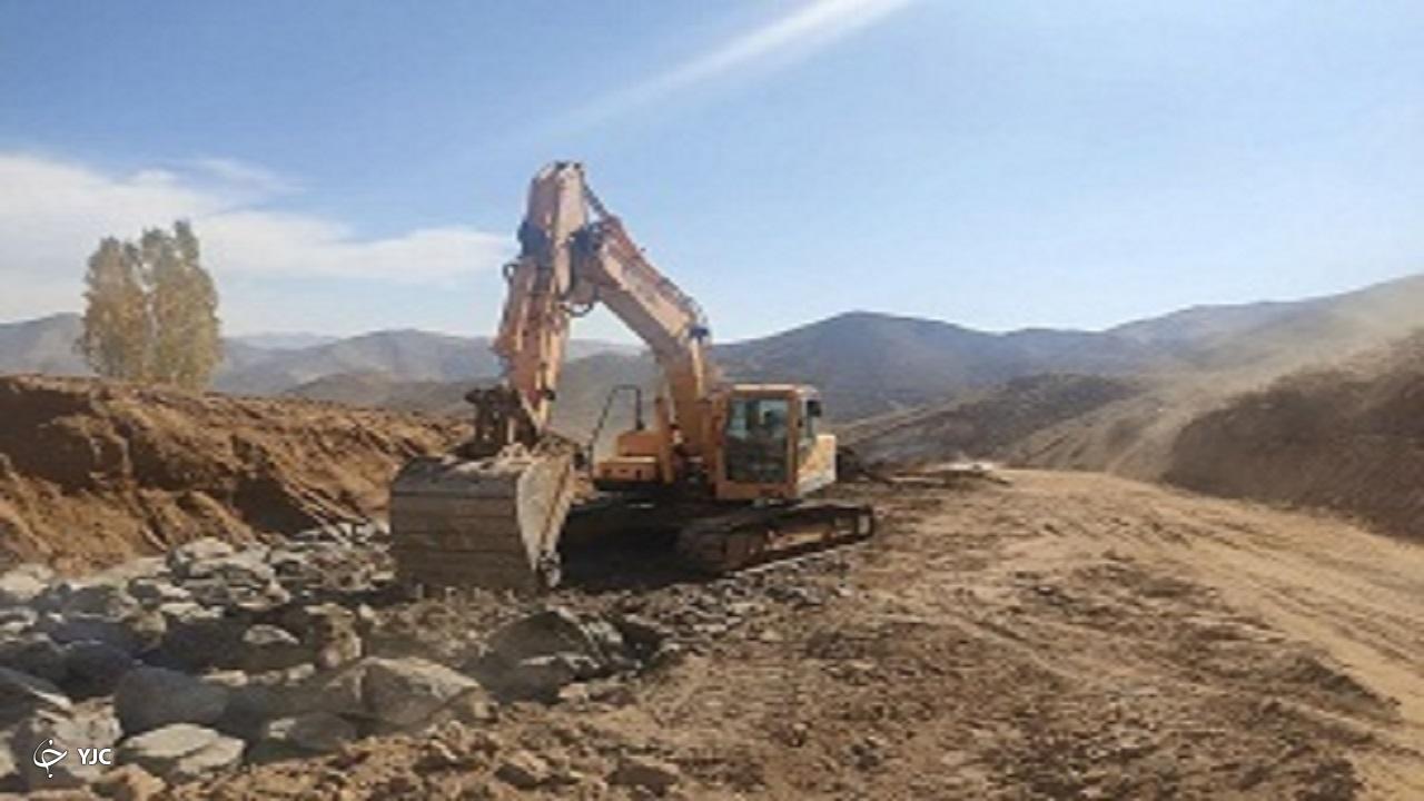 احداث پروژه روستایی شهرستین به گاگش علیا در جاده پیرانشهر- مهاباد