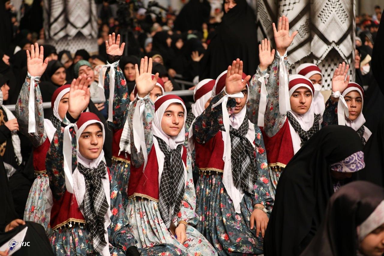 دیدار رهبر انقلاب با دانش&zwnj;آموزان در آستانه ۱۳ آبان