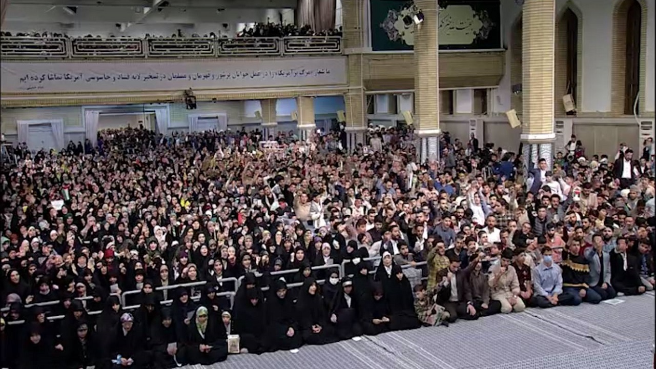 هم‌خوانی حماسی امروز دانش‌آموزان در دیدار رهبر انقلاب + فیلم