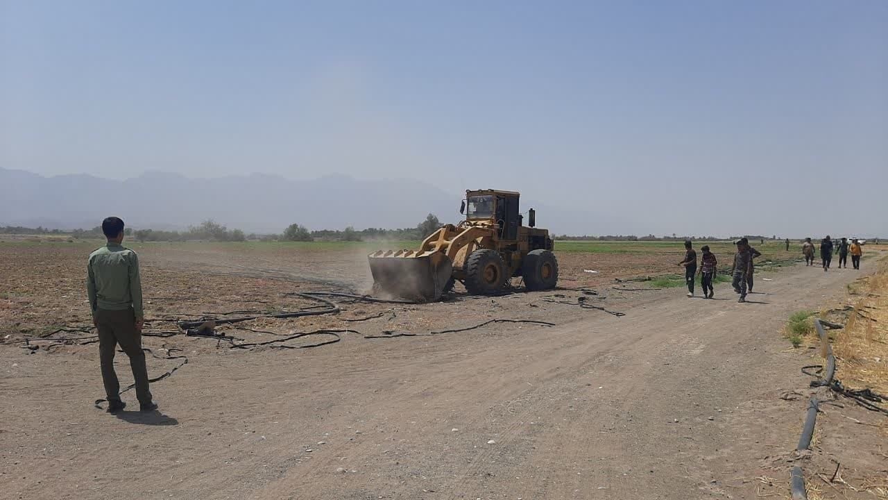 بیش از ۴۰۰ هکتار از اراضی ملی و منابع طبیعی زاهدان آزاد سازی شد