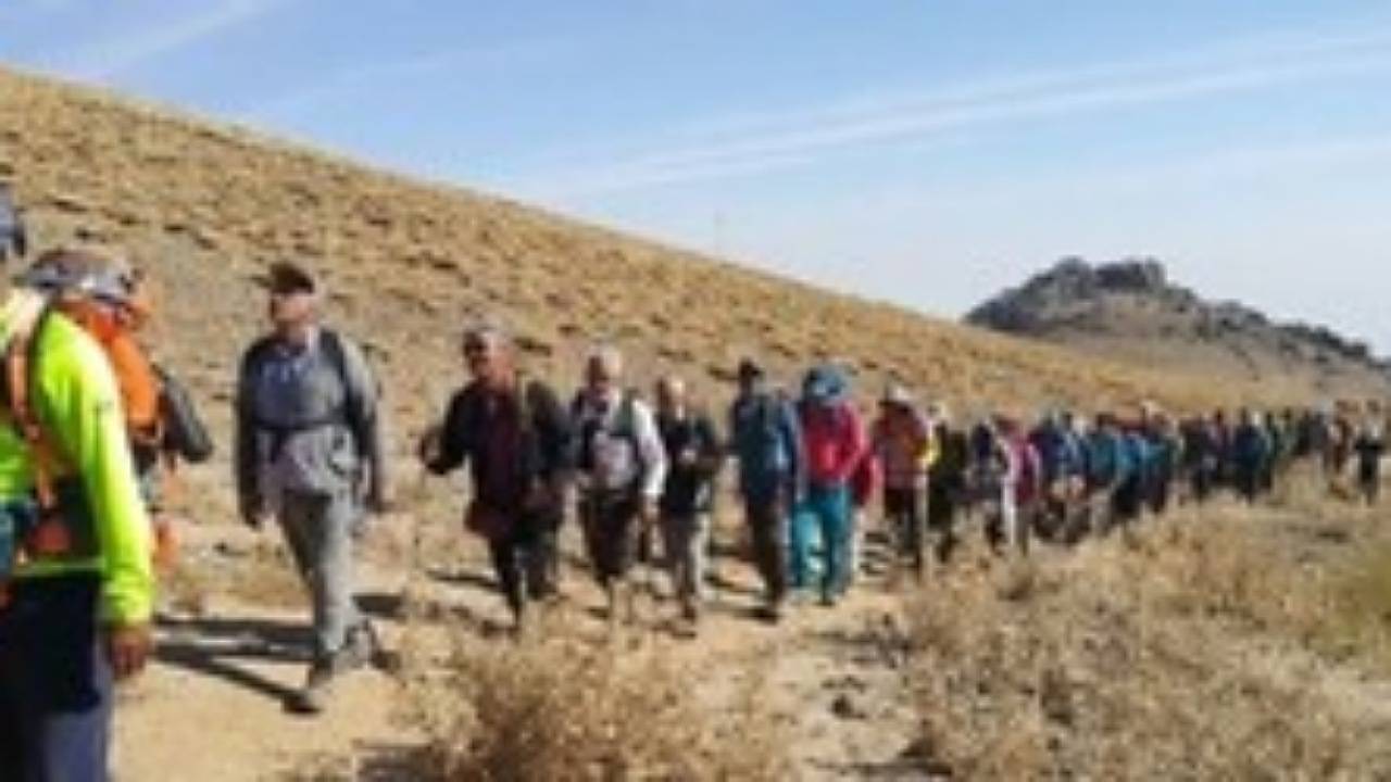 قله الوند همدان زیر پای کوهنوردان رفسنجانی