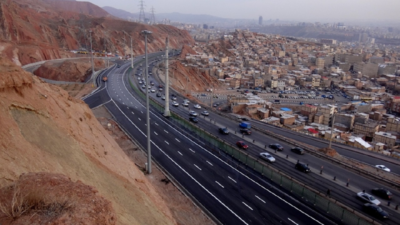 ساماندهی وضعیت آسفالت بزرگراه پاسداران شهر تبریز