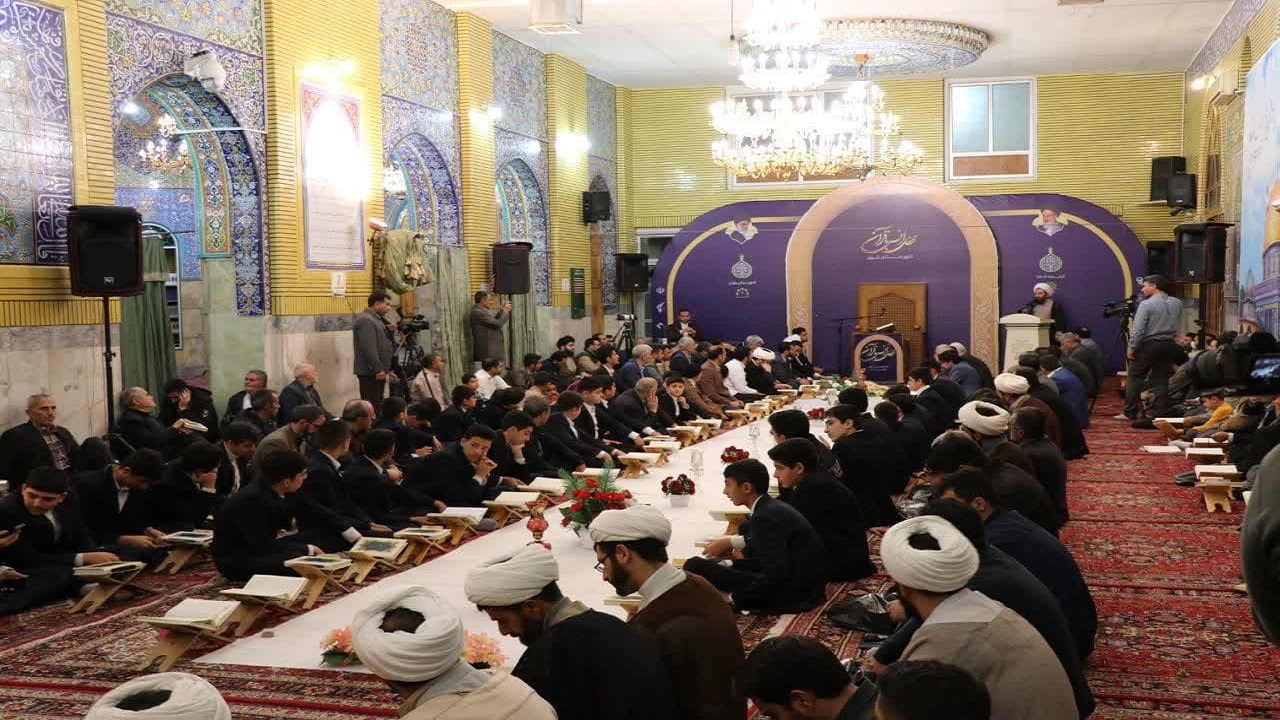 تلاوت مجلسی قرآن کریم در یادبود شهدای غزه در خوی