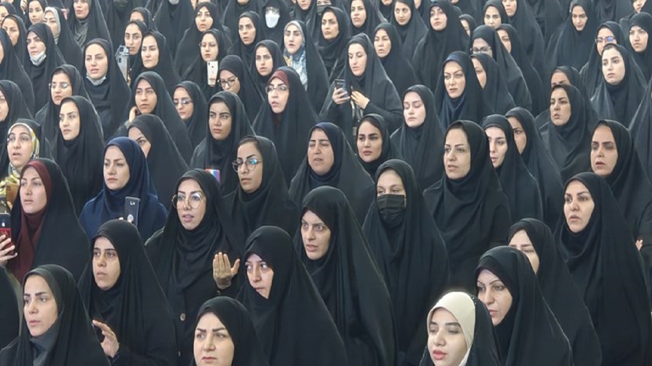 قرائت سوگندنامه معلمی توسط یک‌هزار و ۵۴۲ نومعلم در کرمانشاه