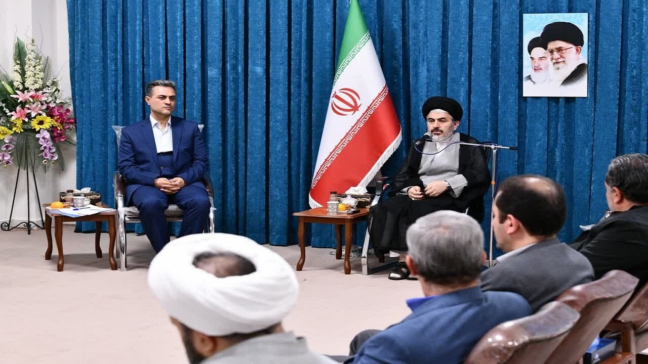 کرسی‌های آزاداندیشی مسائل را برای جوانان شفاف سازی می کند