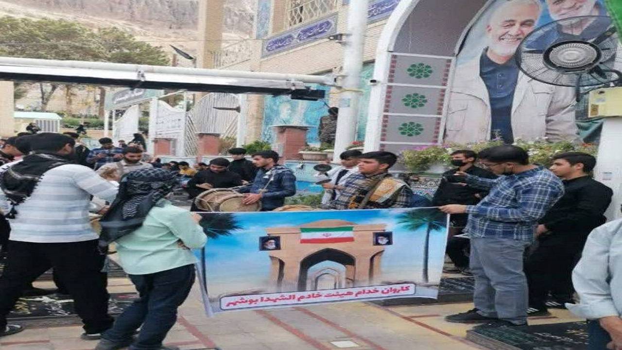 دمامه زنی بوشهری‌ها بر سر مزار سردار قاسم سلیمانی + فیلم