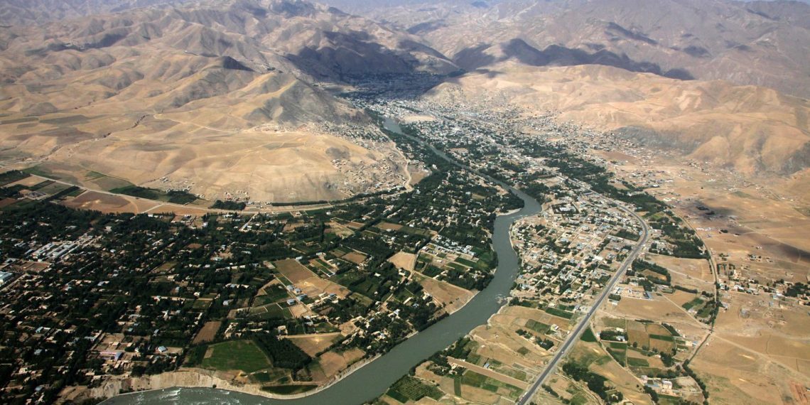 توزیع کمک های غذایی به بیش از ۴ هزار خانواده در ۲ ولایت افغانستان