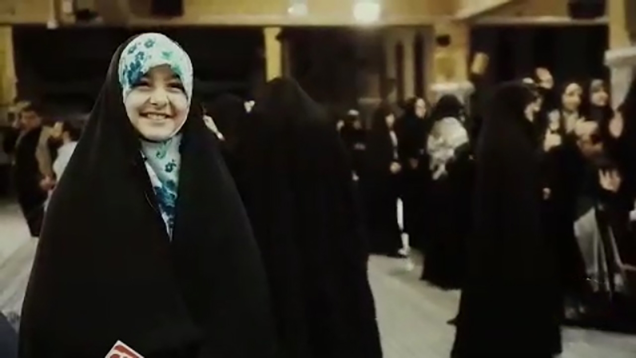 ماجرای اسم‌هایی که در دیدار رهبری، کف دست دانش‌آموزان نوشته شده بود؟ + فیلم