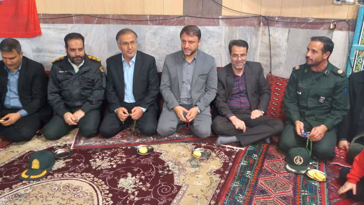 حضور مسئولان در مسجد