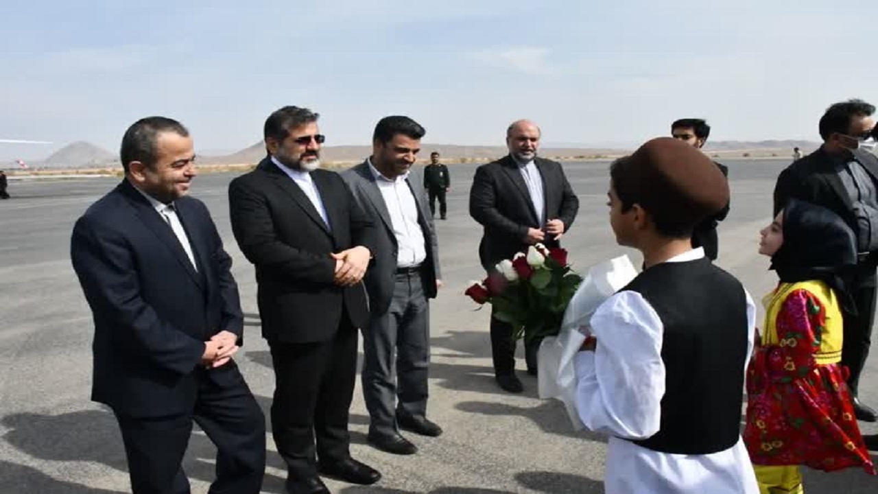 ورود وزیر فرهنگ و ارشاد به خراسان جنوبی/ طرح‌های نیمه تمام فرهنگی در کشور تکمیل می‌شوند