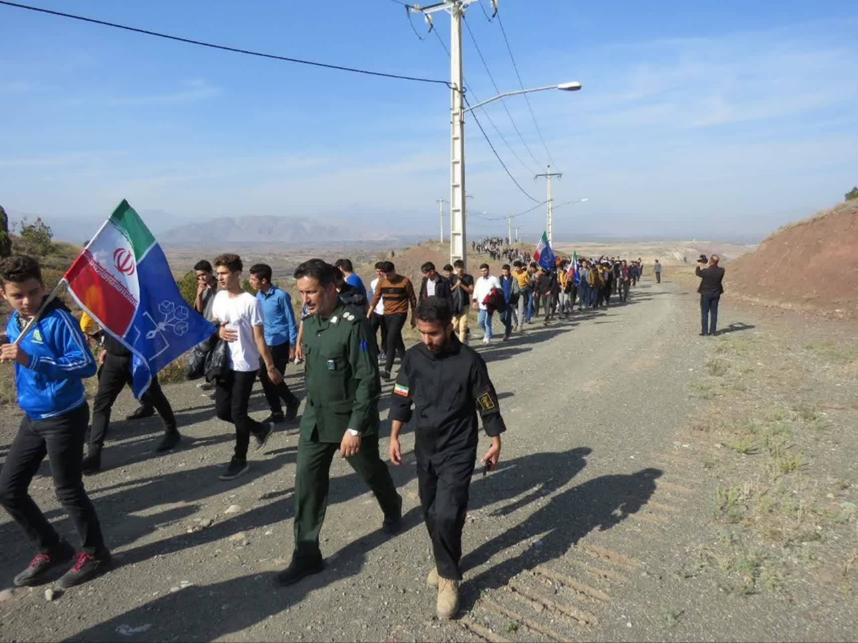 کوهپیمایی دانش آموزان خوی