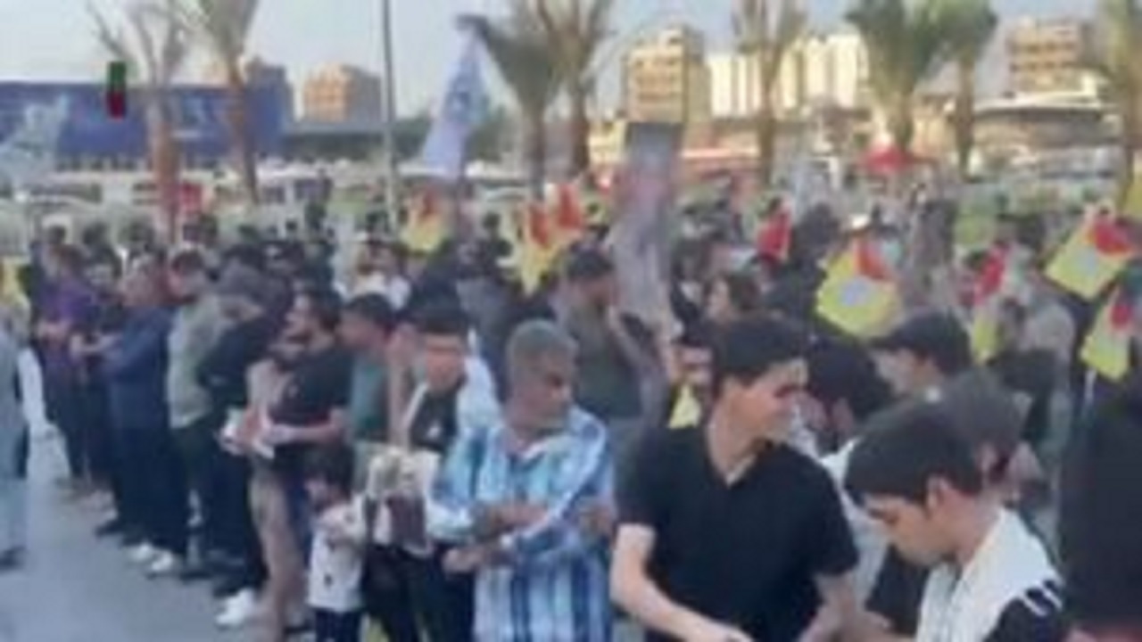 تجمع جوانان عراقی در میدان التحریر بغداد + فیلم
