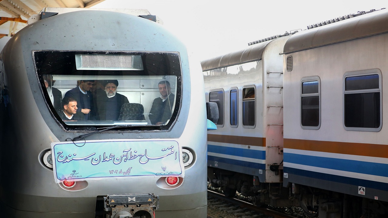 ماحصل سفر استانی رئیس جمهور به کردستان؛ از طنین سوت قطار تا پرواز هوایپما