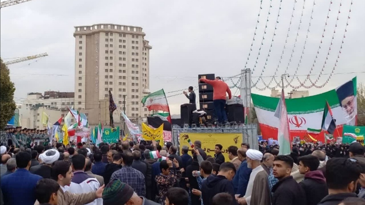 راهپیمایی ضد استکباری ۱۳ آبان در مشهد مقدس آغاز شد