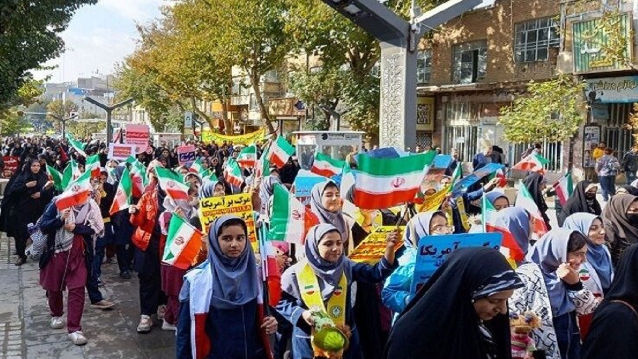 فریاد خشم کردستانی‌ها علیه مستکبران جهان در راهپیمایی ۱۳ آبان