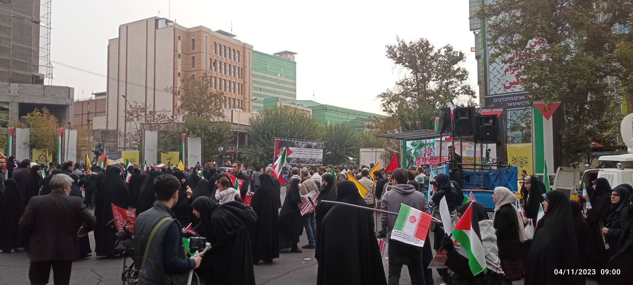 اجتماع پرشور تهرانی&zwnj;ها در مراسم یوم الله ۱۳ آبان