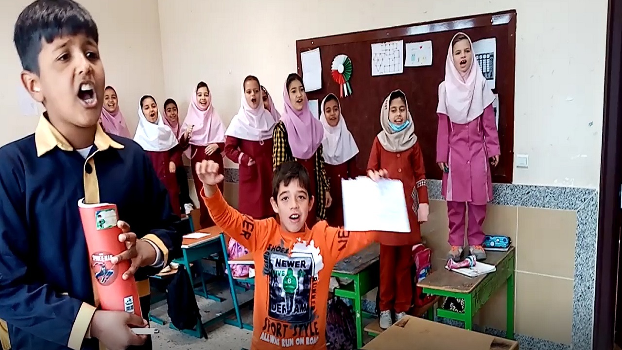 بزرگداشت یوم الله ۱۳ آبان به سبک دانش آموزان روستای بلبلی + فیلم