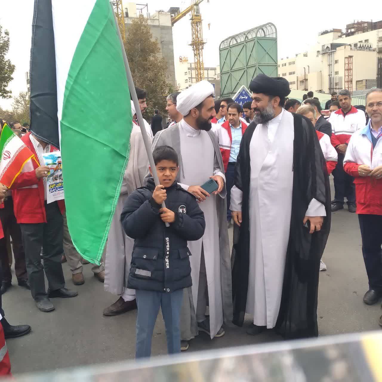 انزجار مردم مشهد از جنایت&zwnj;های رژیم صهیونیستی با حضور در راهپیمایی ۱۳ آبان