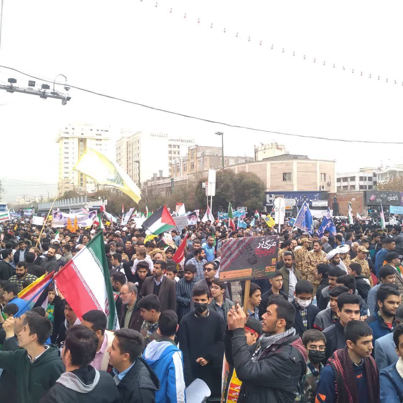 انزجار مردم مشهد از جنایت&zwnj;های رژیم صهیونیستی با حضور در راهپیمایی ۱۳ آبان