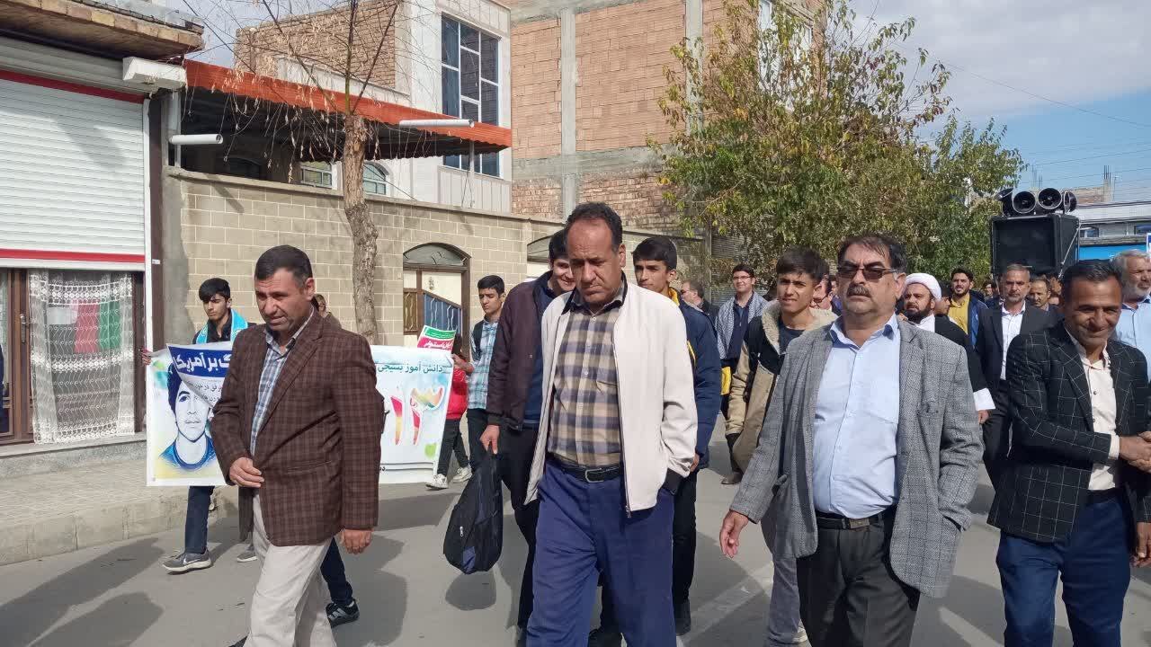 حضور مردم در راهپیمایی