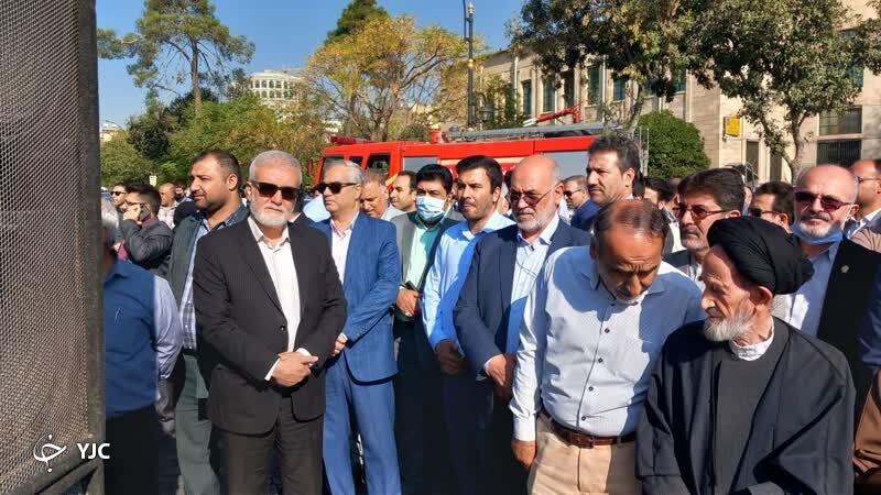 حضور انقلابی مردم ضامن حرکت ضداستکباری است/ قدردانی از حضور حماسی و پرشور مردم