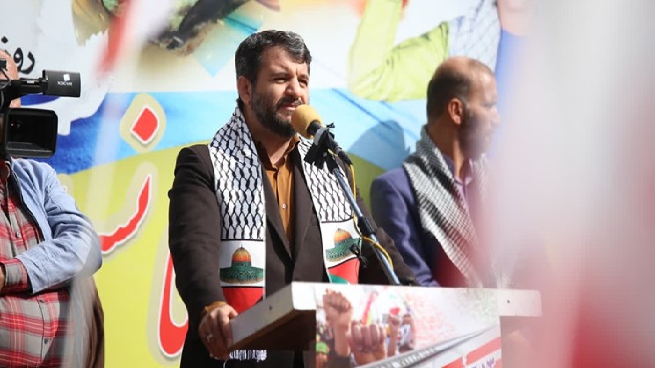 ایران پرچم پایین کشیدن آمریکا از سلطه جهانی را برافراشته است