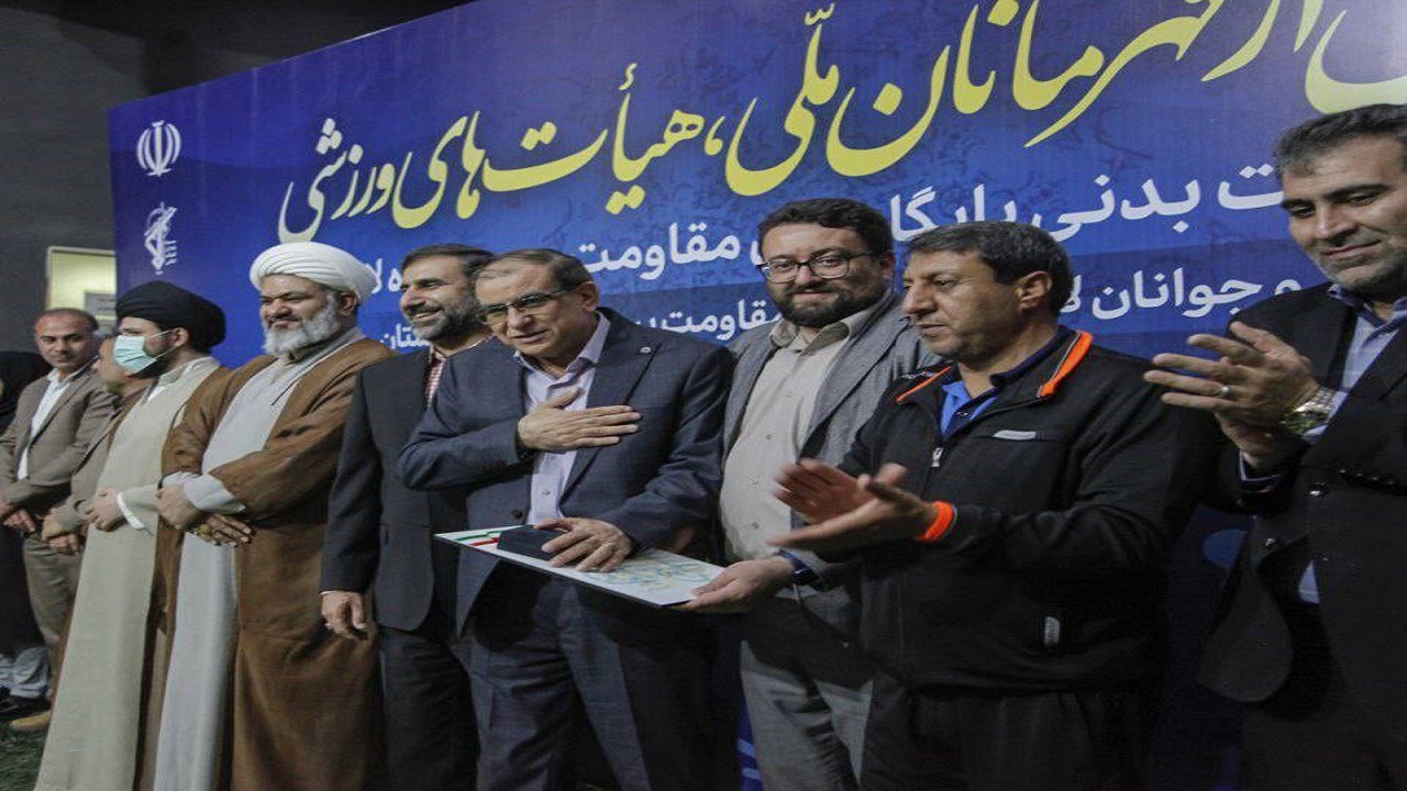 تصاویری از آیین تجلیل از قهرمانان ملی هیات‌های ورزشی در لارستان