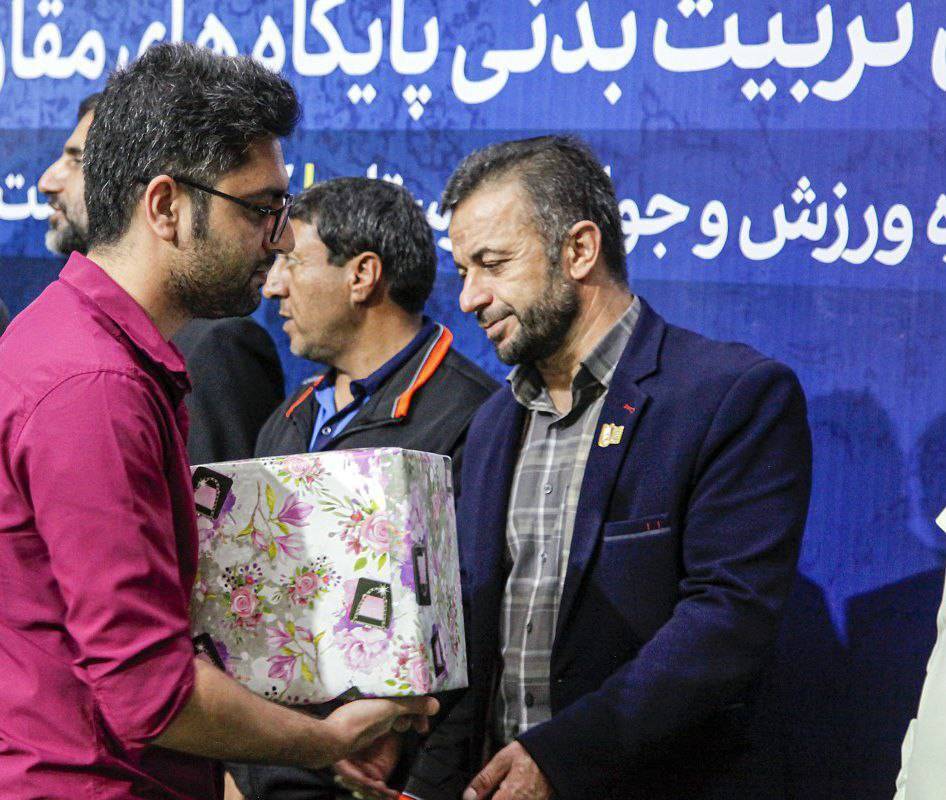 اهدای جایزه