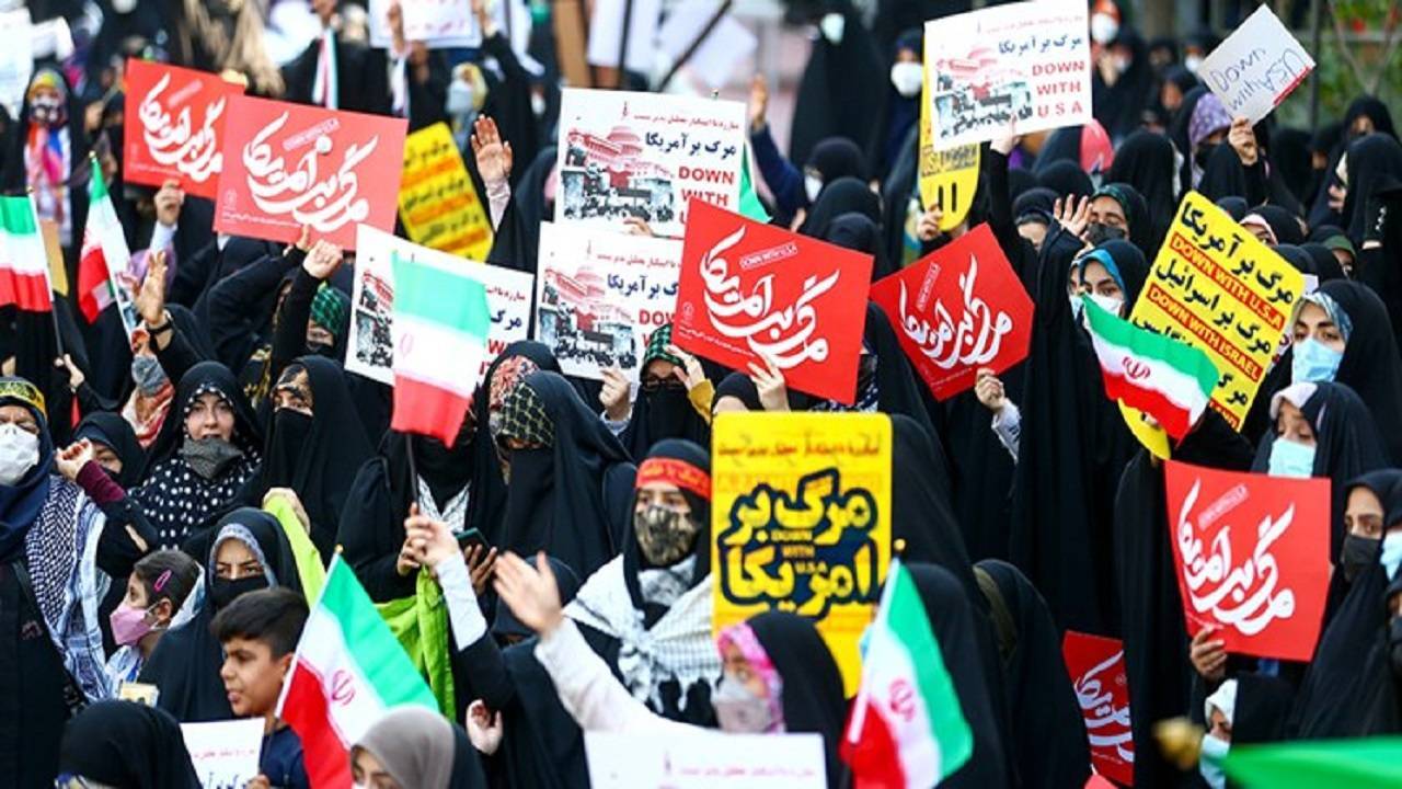 گزارش تصویری از مراسم یوم الله ۱۳ آبان در نیشابور