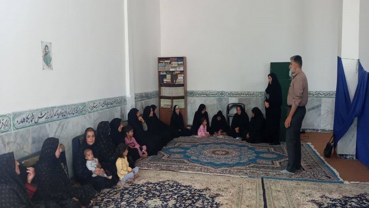زنان روستاهای فهرج برای بیماری های دام آموزش دیدند