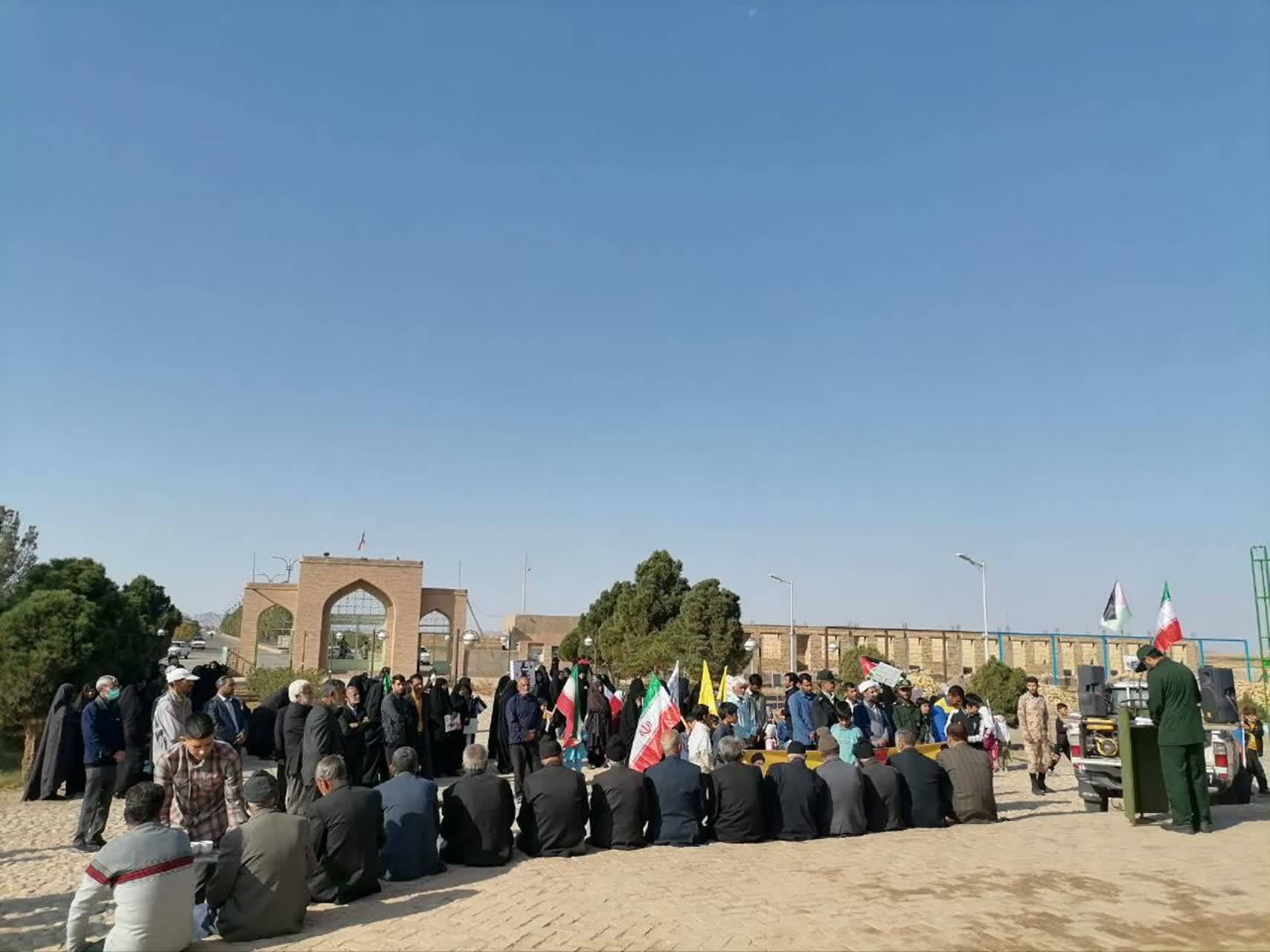 راهپیمایی مردم روستای بیمرغ در روز 13 آبان