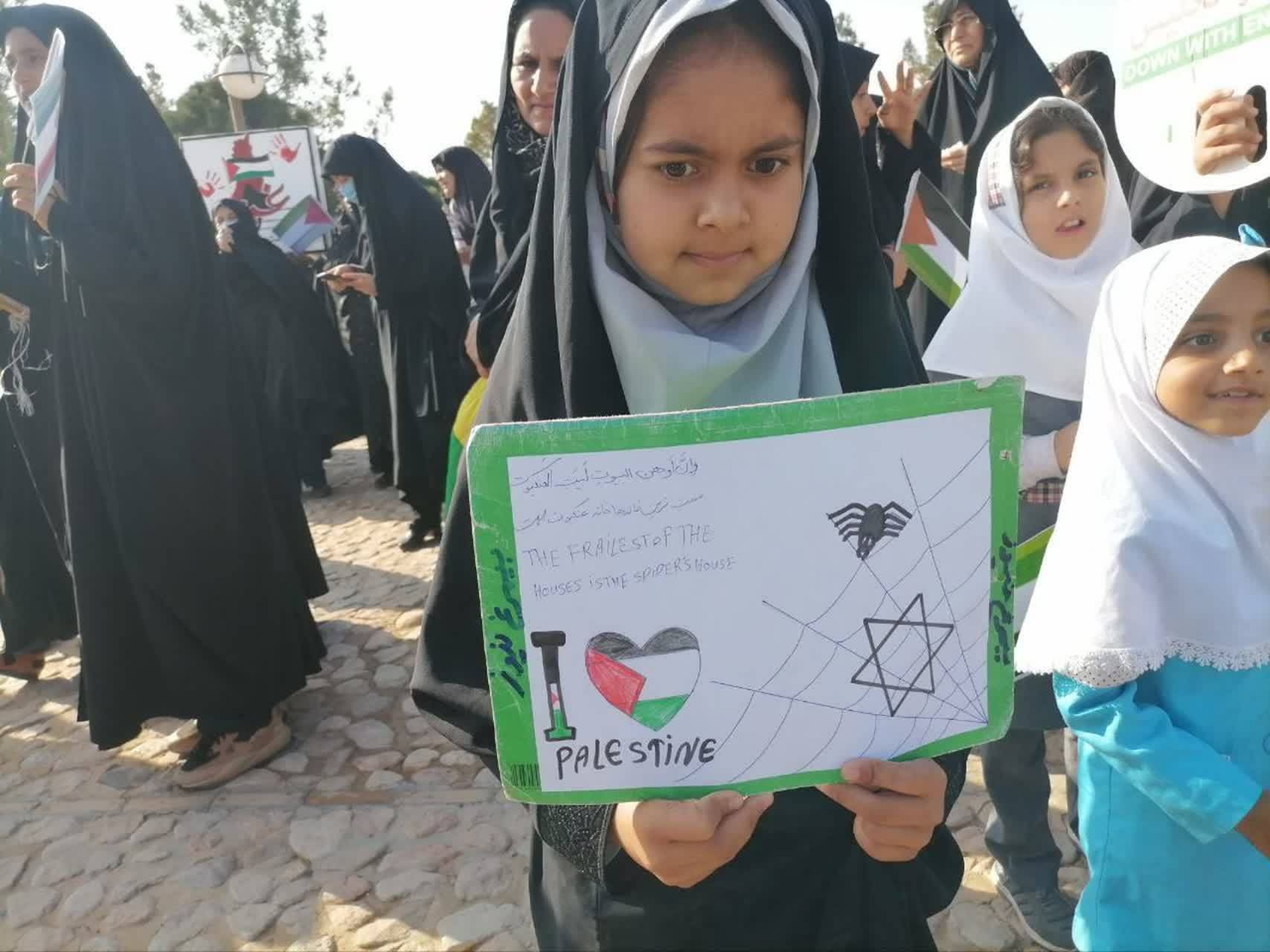 حضور دانش آموزان در مراسم یوم الله 13 آبان