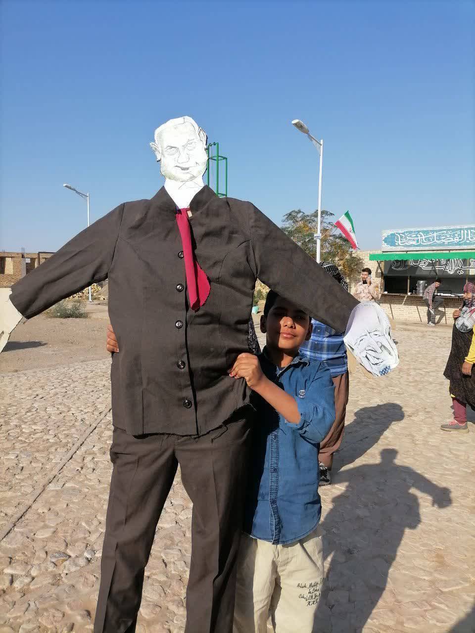 کودکان در مراسم راهپیمایی