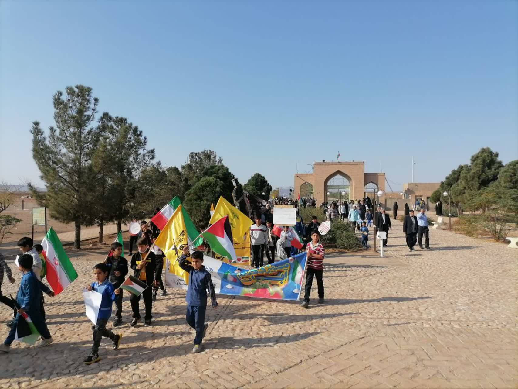 حمایت مردم روستای بیمرغ از مردم مظلوم فلسطین با حضور در راهپیمایی ۱۳ آبان