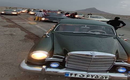 صف آرایی خودرو&zwnj;های قدیمی در شهر تاریخی یزد +فیلم و تصویر