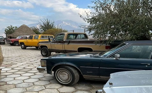 صف آرایی خودرو&zwnj;های قدیمی در شهر تاریخی یزد +فیلم و تصویر