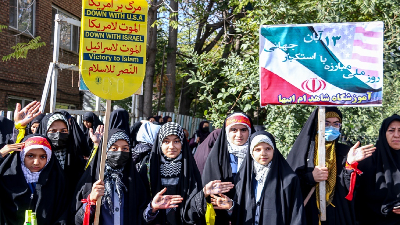 نگاهی به مراسم راهپیمایی ۱۳ آبان در نراق + تصاویر