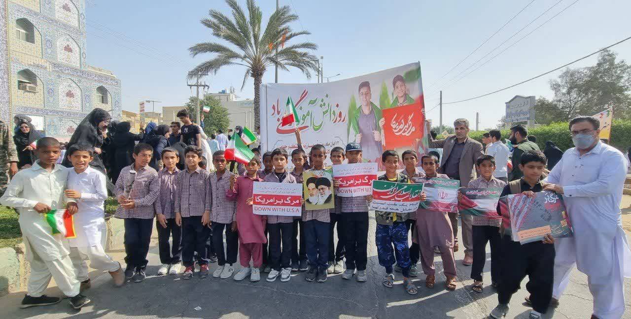 راهپیمایی در روز دانش آموز