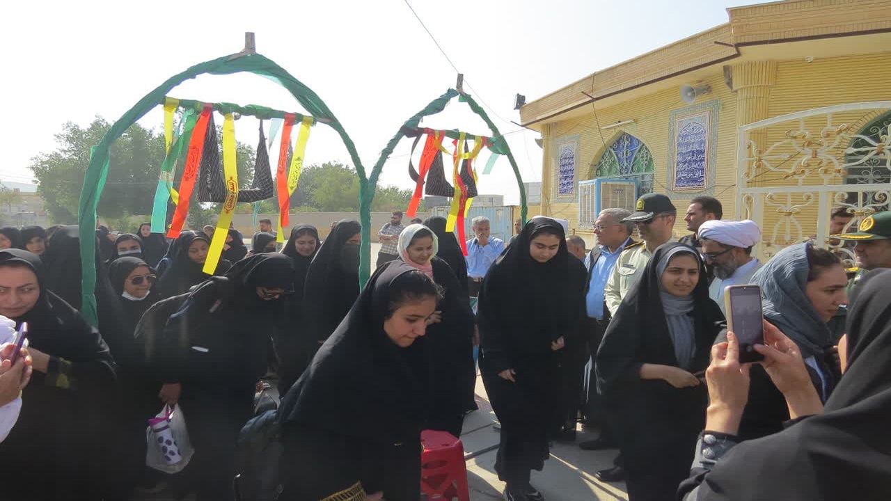 اعزام ۱۸۰ نفر از دانش آموزان کازرونی به مناطق عملیاتی جنوب