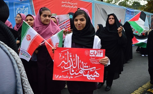 حضور دختران در راهپیمایی