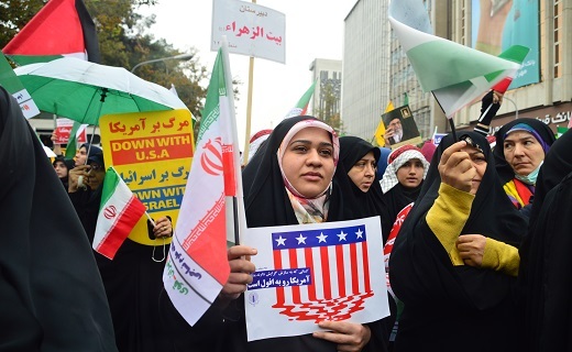 حضور بانوان در اهپیمایی 13 ابان