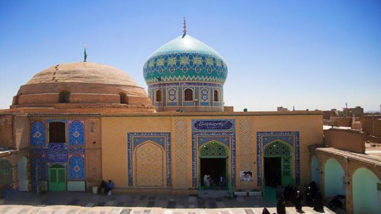 آیین غبار روبی و عطرافشانی آستان مقدس امامزاده موسی مبرقع (ع) + تصاویر