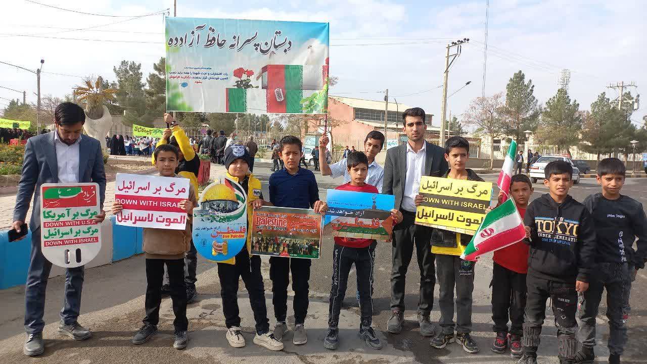 دانش آموزان صالح آباد در راهپیمایی